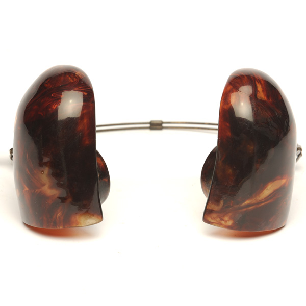 picture shows auricle ear trumpet @ EarTrumpets.com